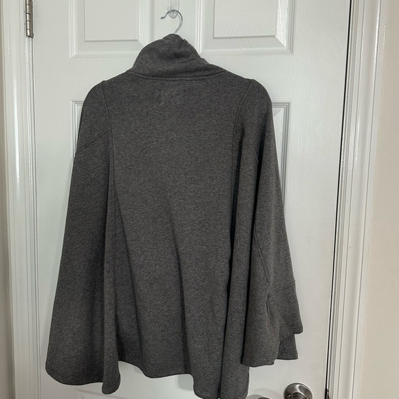UGG: Essential Fleece Poncho - Picture 8 of 12